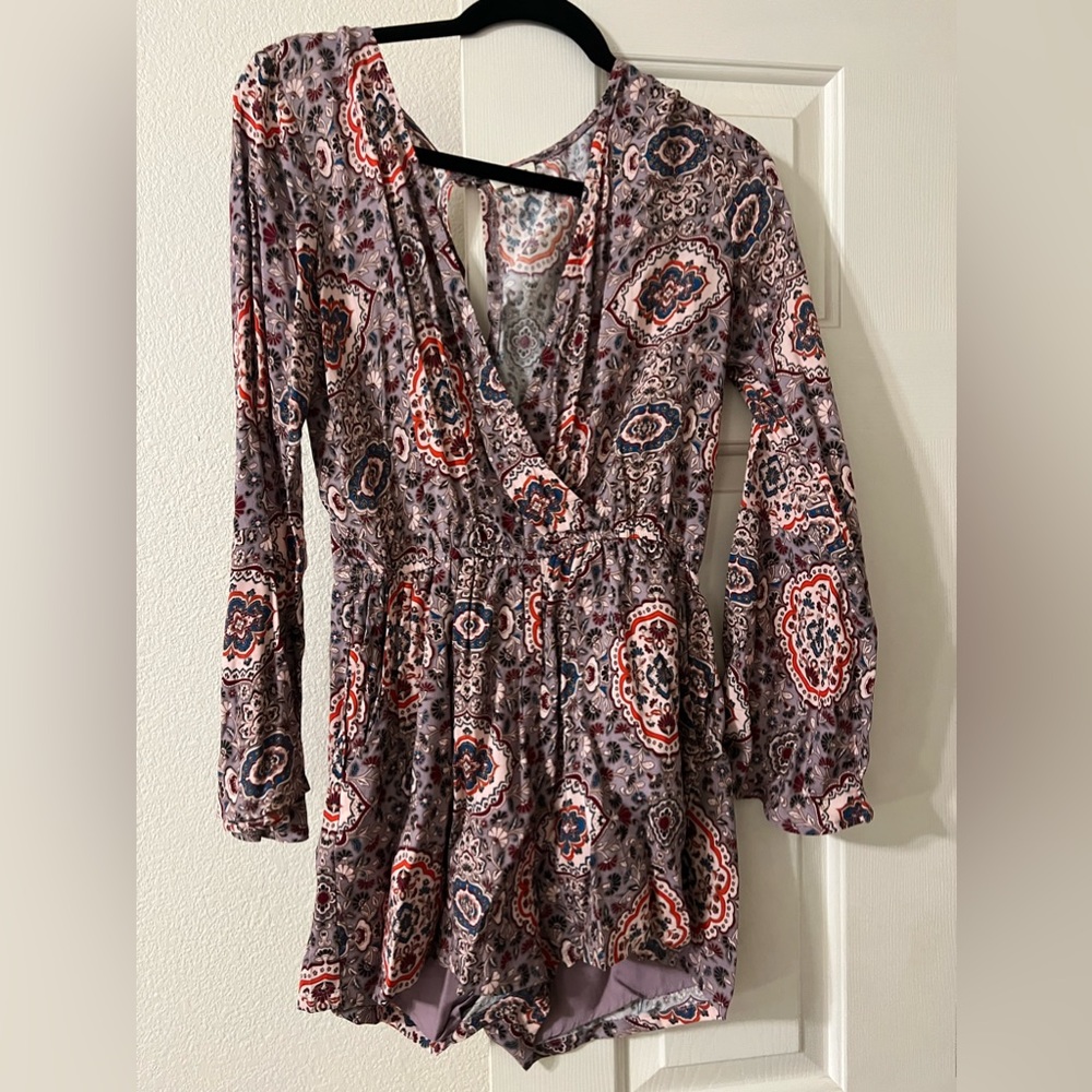 En crème romper size small